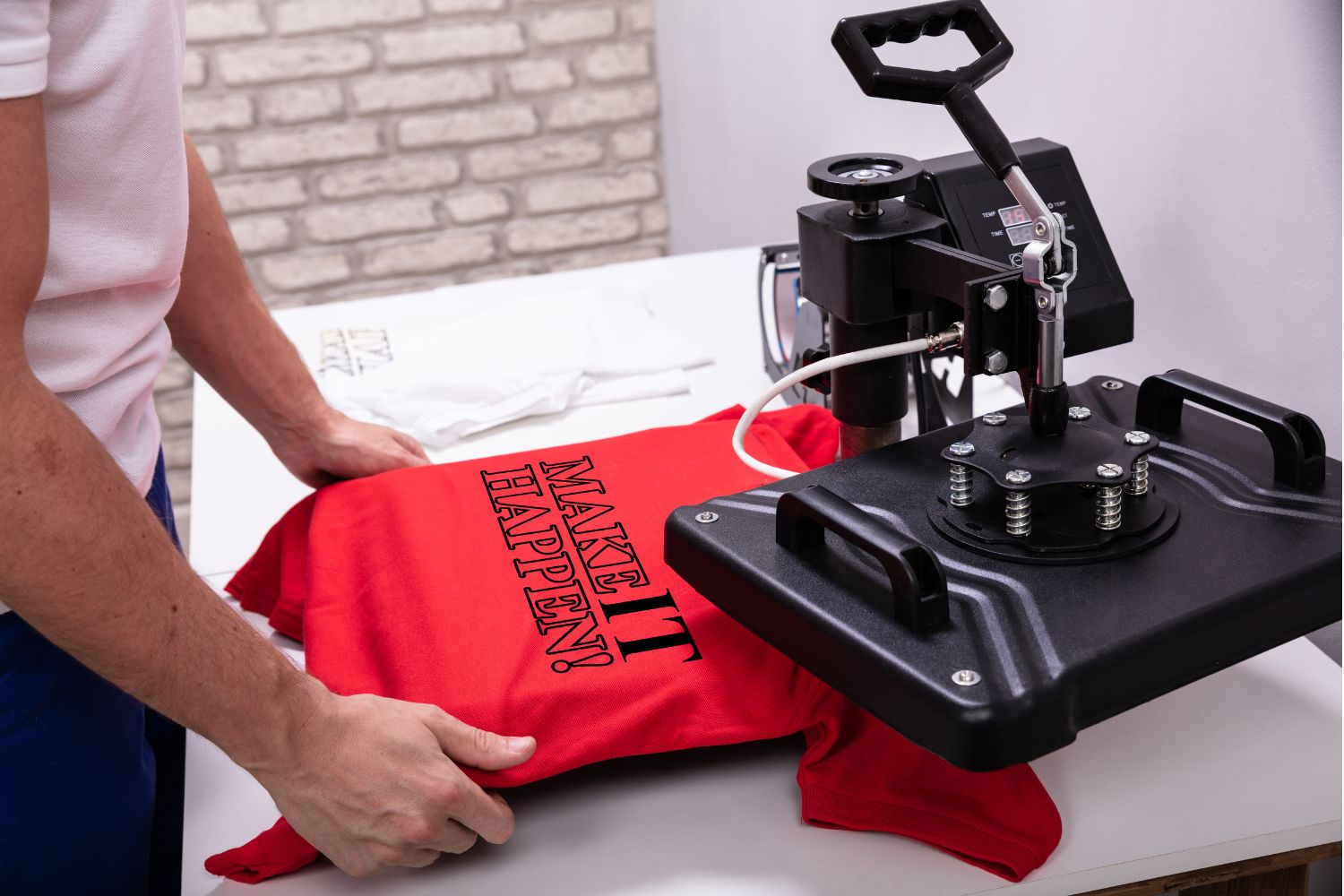 Impression DTF : Toutes les astuces pour réussir vos transferts sur textiles difficiles (cuir, polyester, nylon)